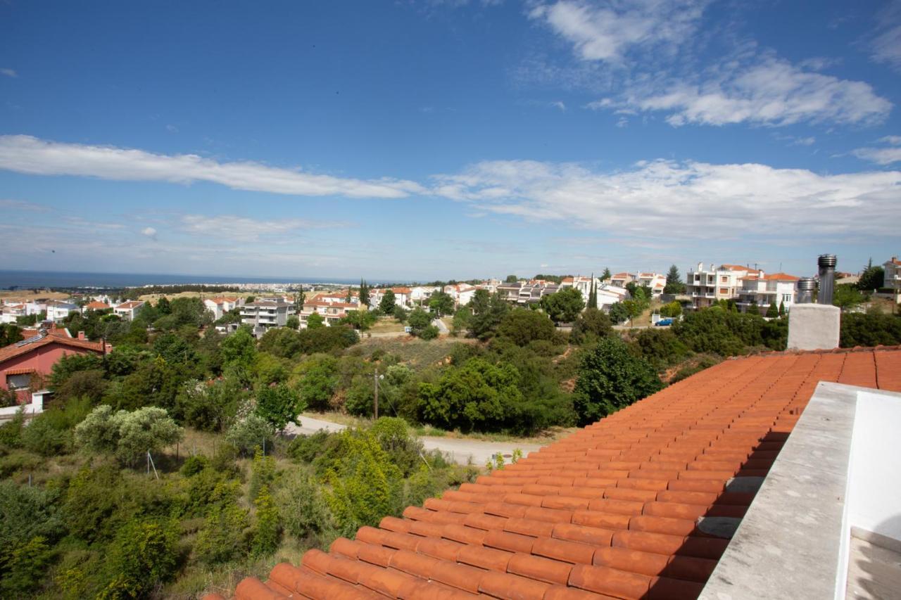 Τraditional Fully Detached Villa On A Luxurious Hillock Of Thessaloniki With Its Own Garden Also For Family & Wedding Gatherings For 10 To 25 People Only 15 Minutes From Airport Экстерьер фото